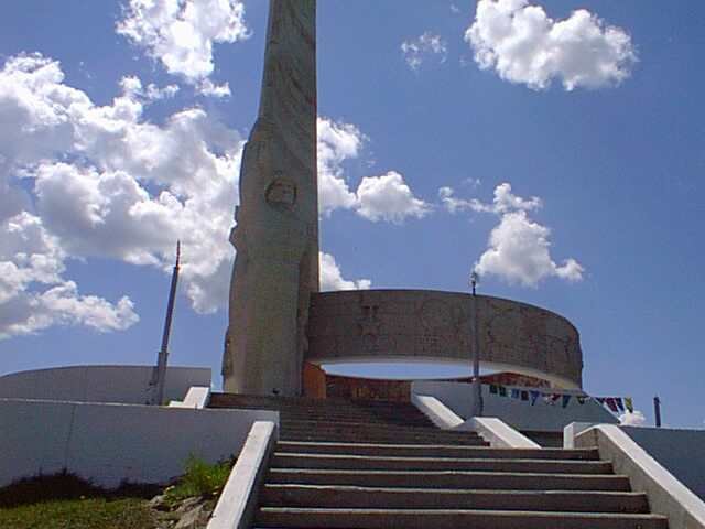 zaisan_monument.jpg